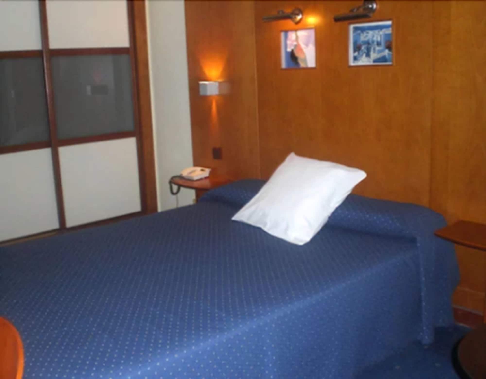 Hotel Gran Regente Oviedo Esterno foto