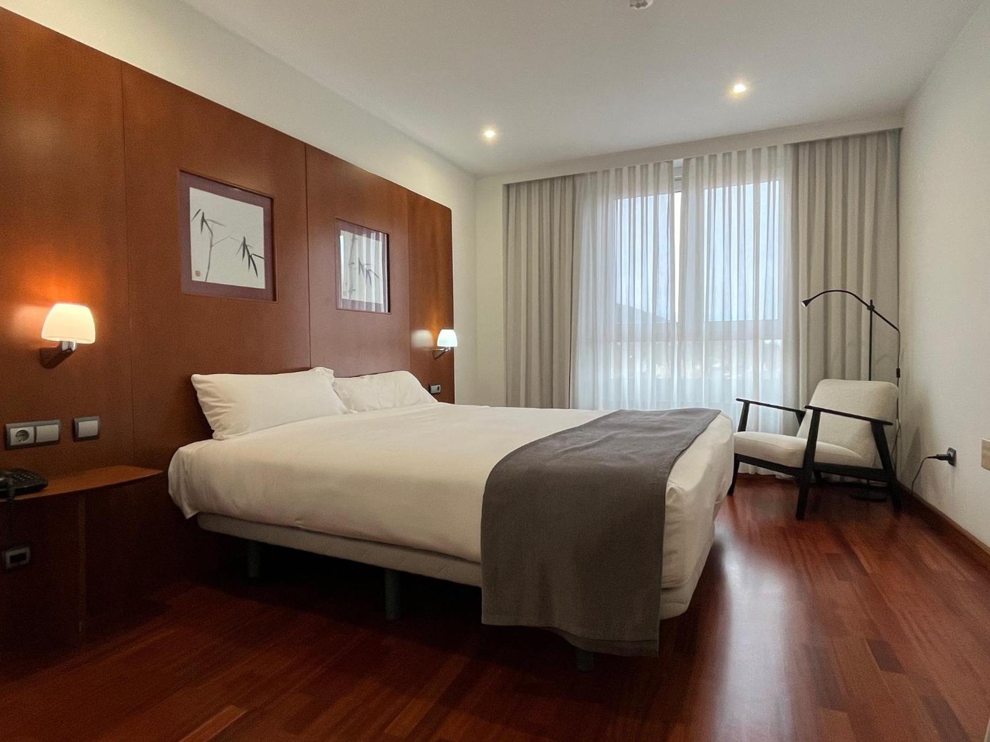 Hotel Gran Regente Oviedo Esterno foto