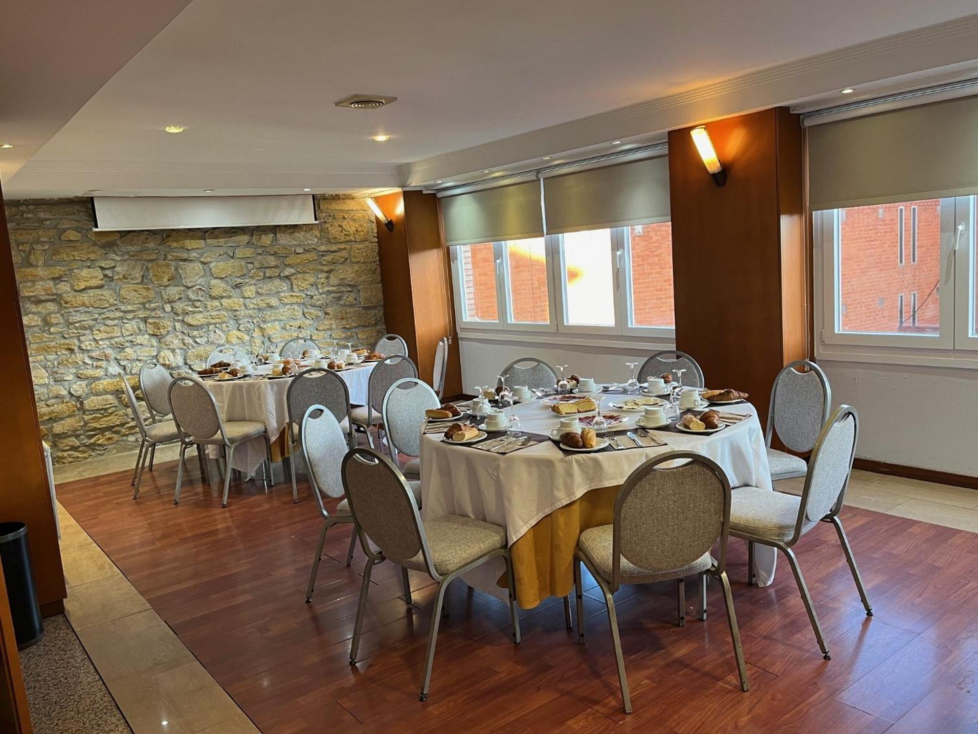 Hotel Gran Regente Oviedo Esterno foto