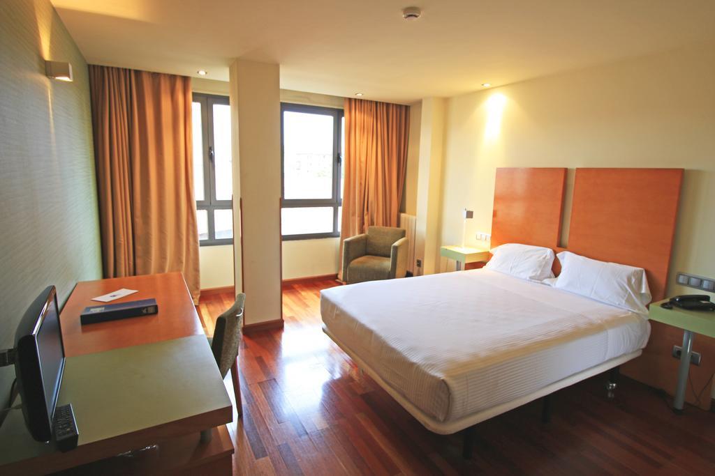 Hotel Gran Regente Oviedo Esterno foto