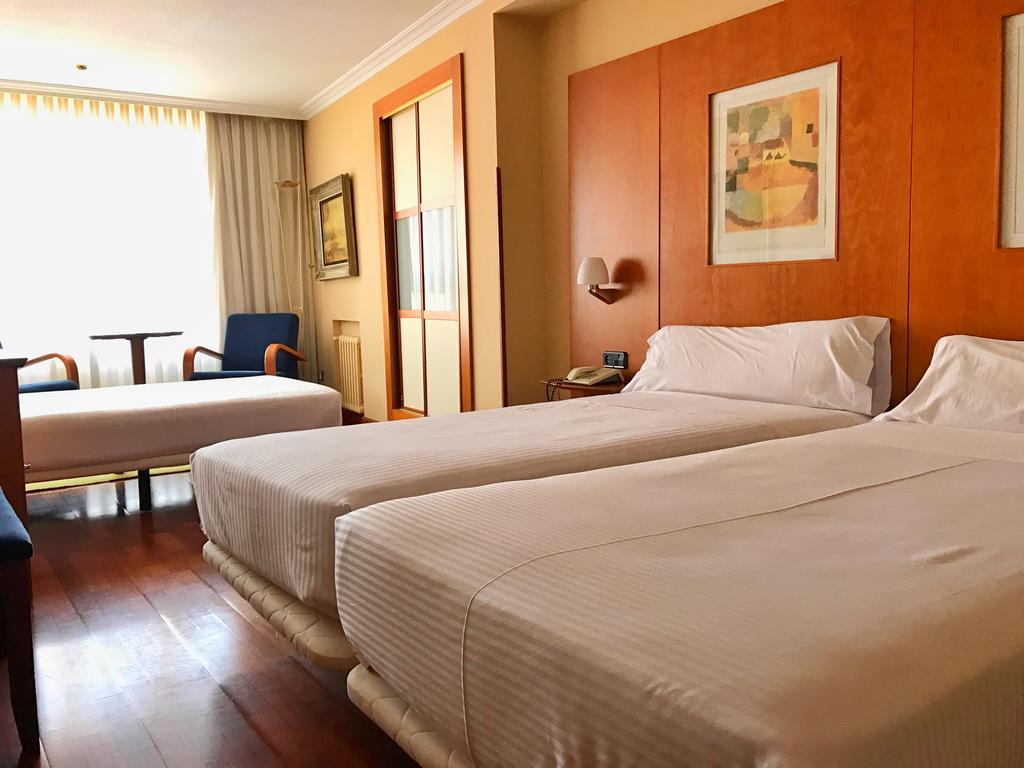 Hotel Gran Regente Oviedo Esterno foto